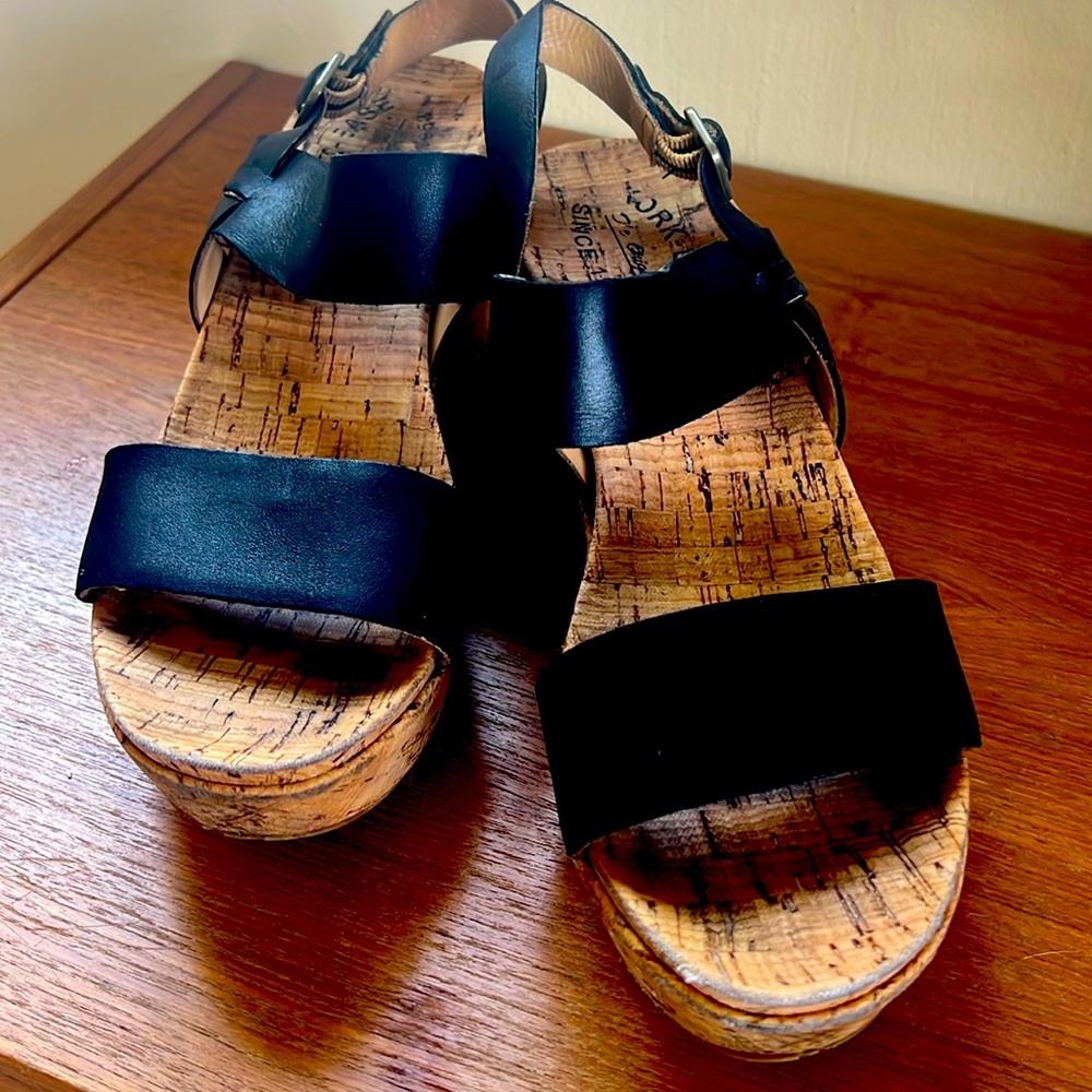 Kork-ease platform sandals size 8